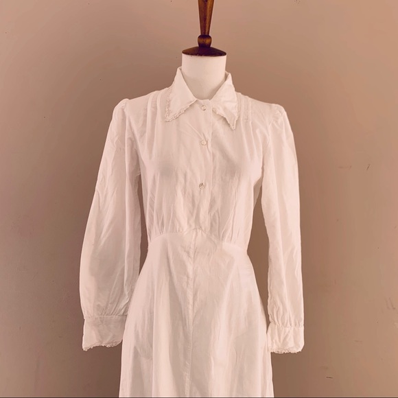 Edwardian Linen Dress with Crochet Lace trim - Picture 3 of 8